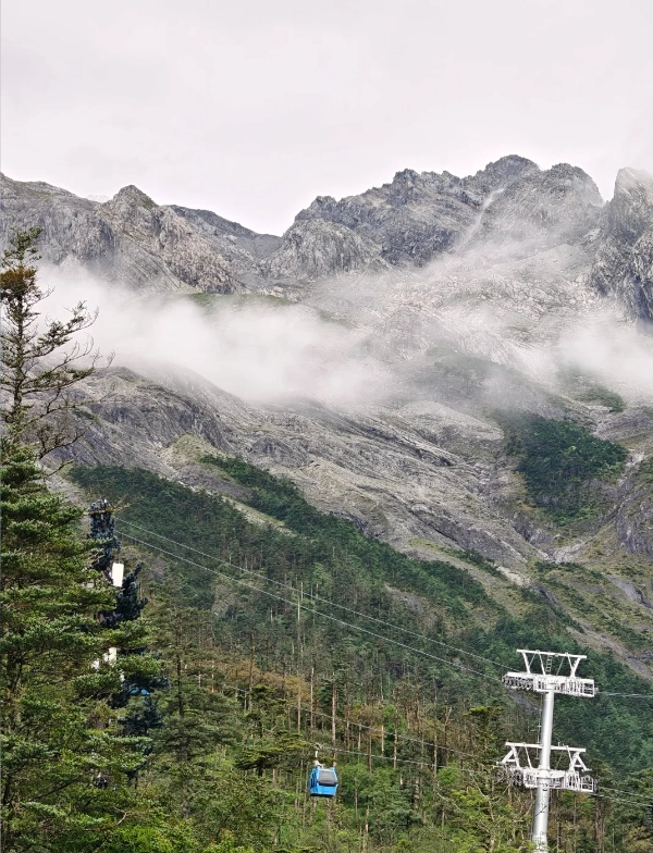 Yulong Snow Mountain hiking Yulong Snow Mountain hiking