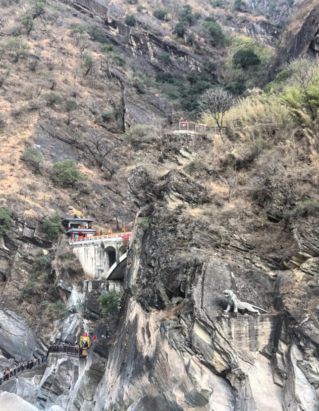 hiking Tiger Leaping Gorge hiking Tiger Leaping Gorge