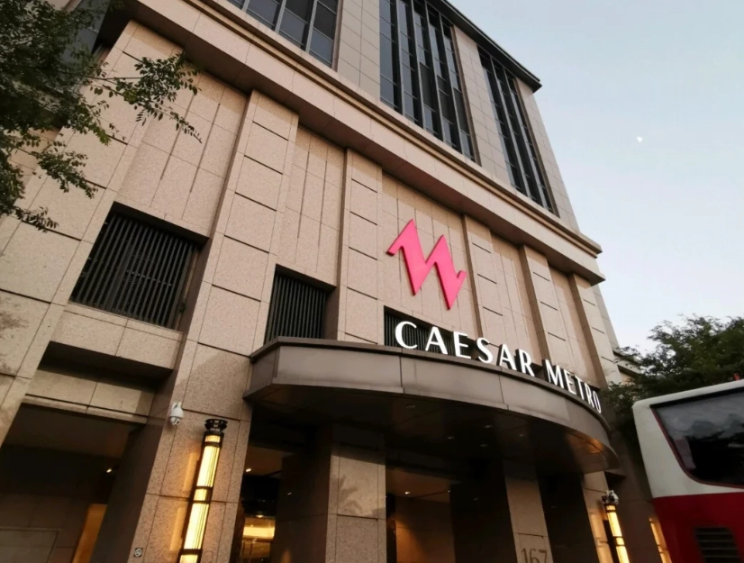 Where to Stay Near Longshan Temple: Best Areas & Hotels for Easy Access