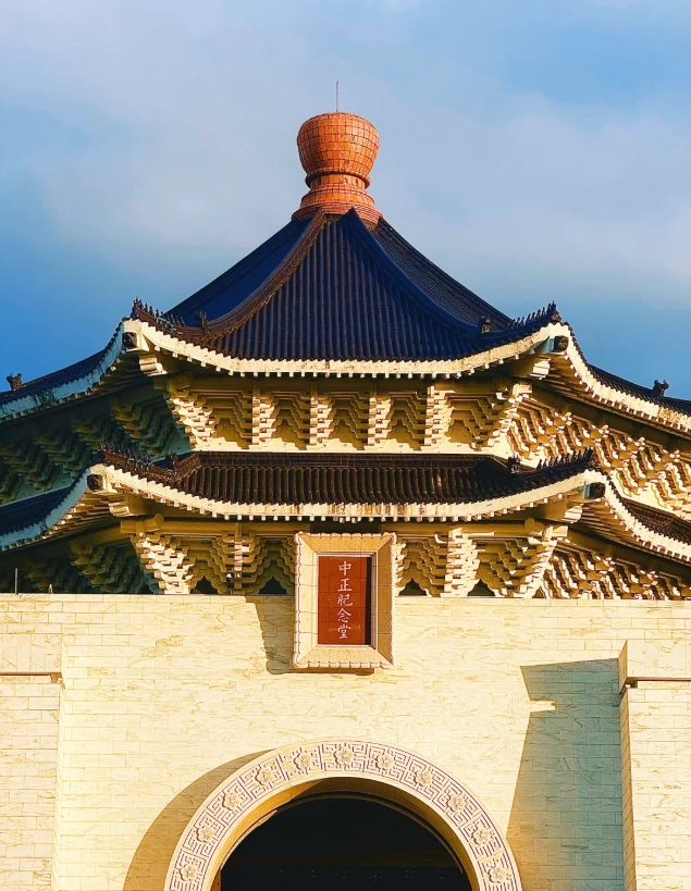Chiang Kai-shek Memorial Hall Half-Day Tour: Beat the Crowds & See More