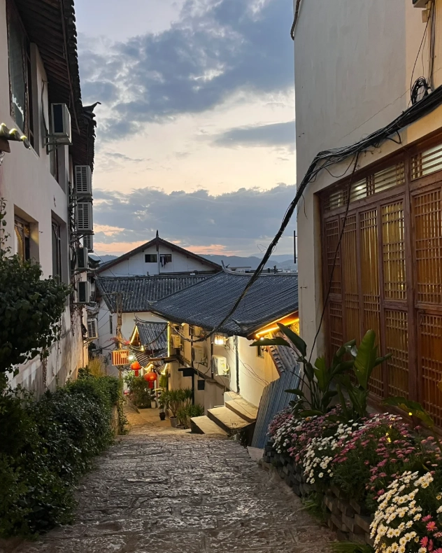 best time to visit lijiang old town