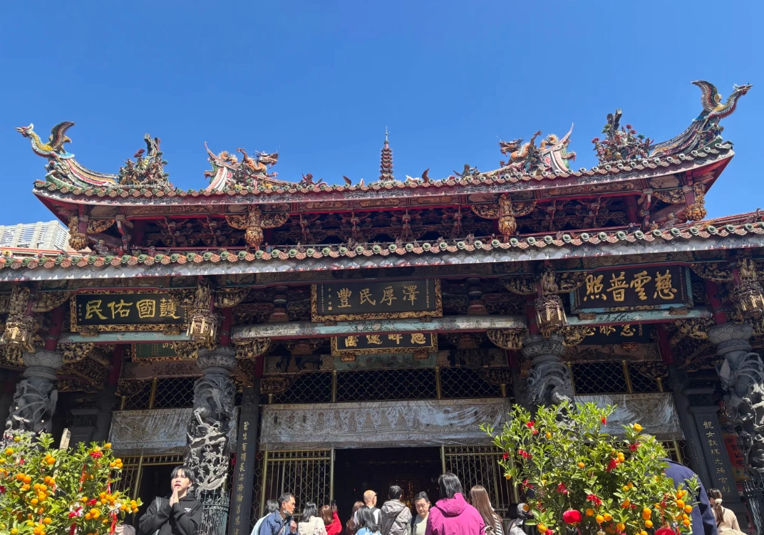 visiting Longshan Temple visiting Longshan Temple