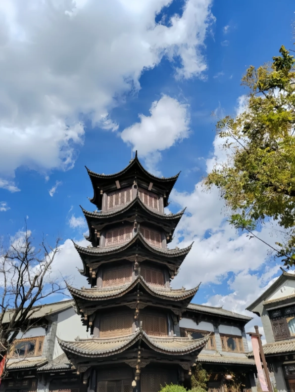 Best Time to Visit Yunnan Nationalities Village: Avoid Crowds & Save Money