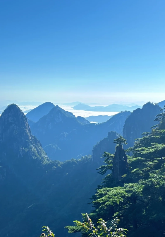Yellow Mountain hiking seasons Yellow Mountain hiking seasons