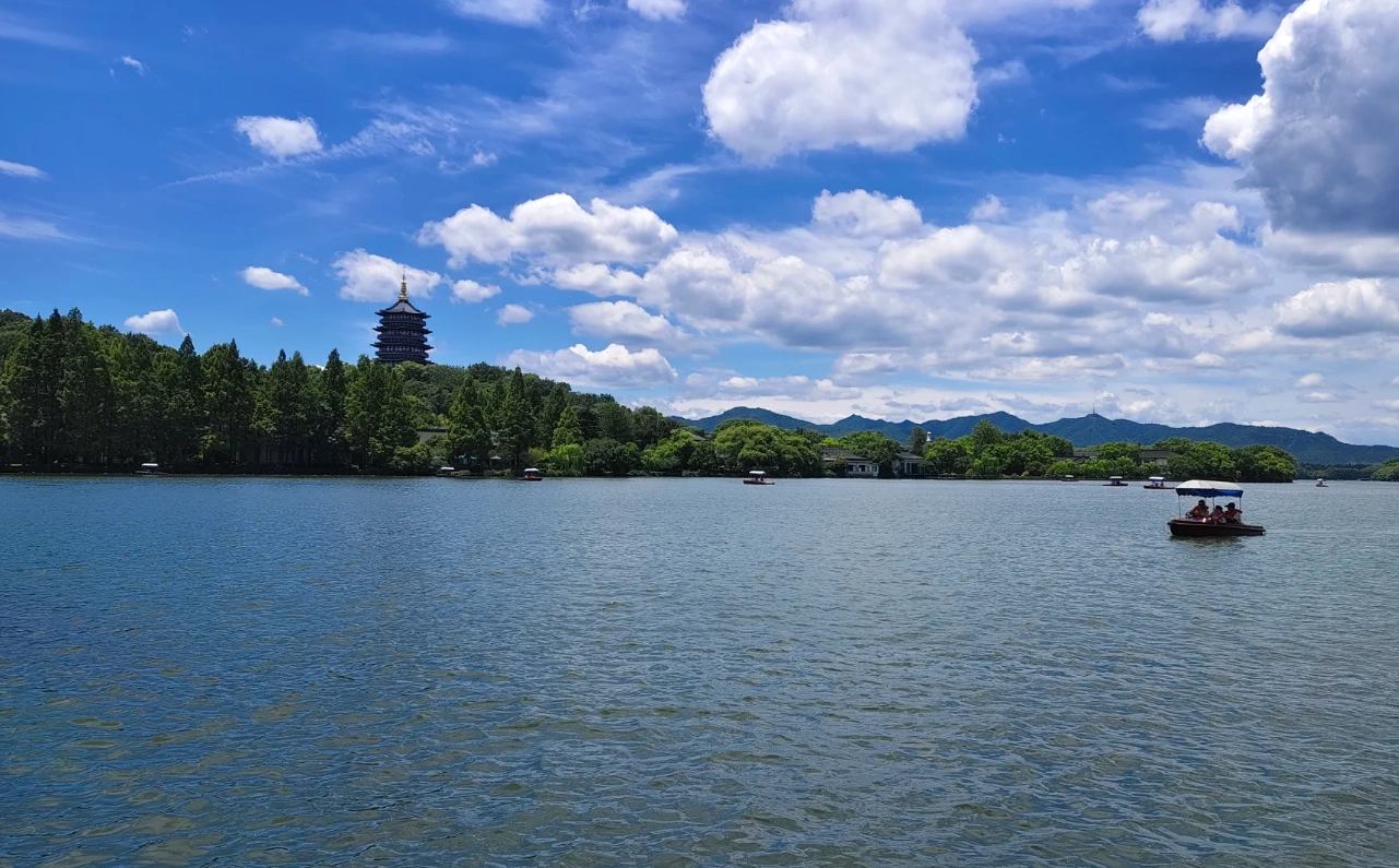 West Lake boat tour West Lake boat tour