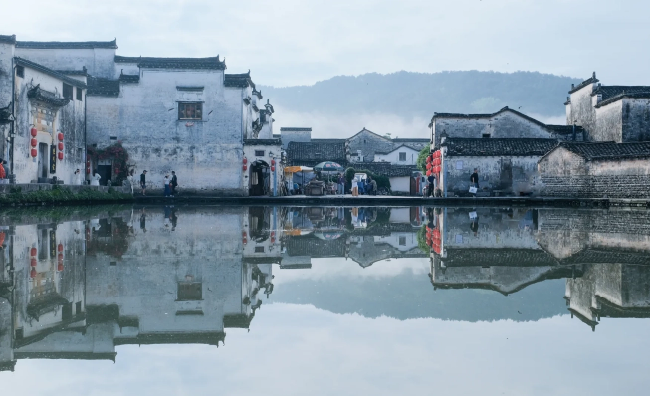 Hongcun moon reflection photography Hongcun moon reflection photography