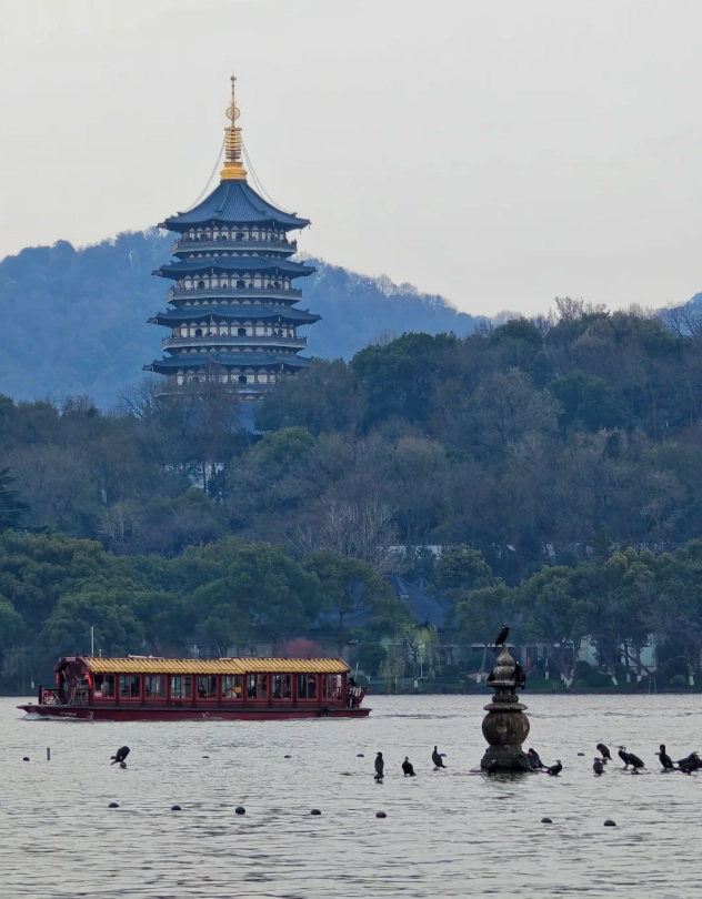 West Lake English Guide: Avoid Crowds & Save Money