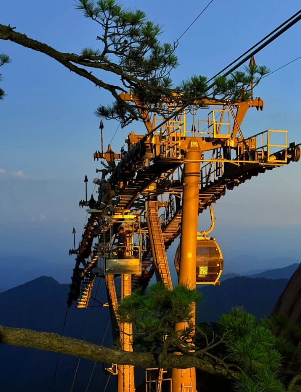 Yellow Mountain Cable Cars: Which One to Take and How to Skip the Queues
