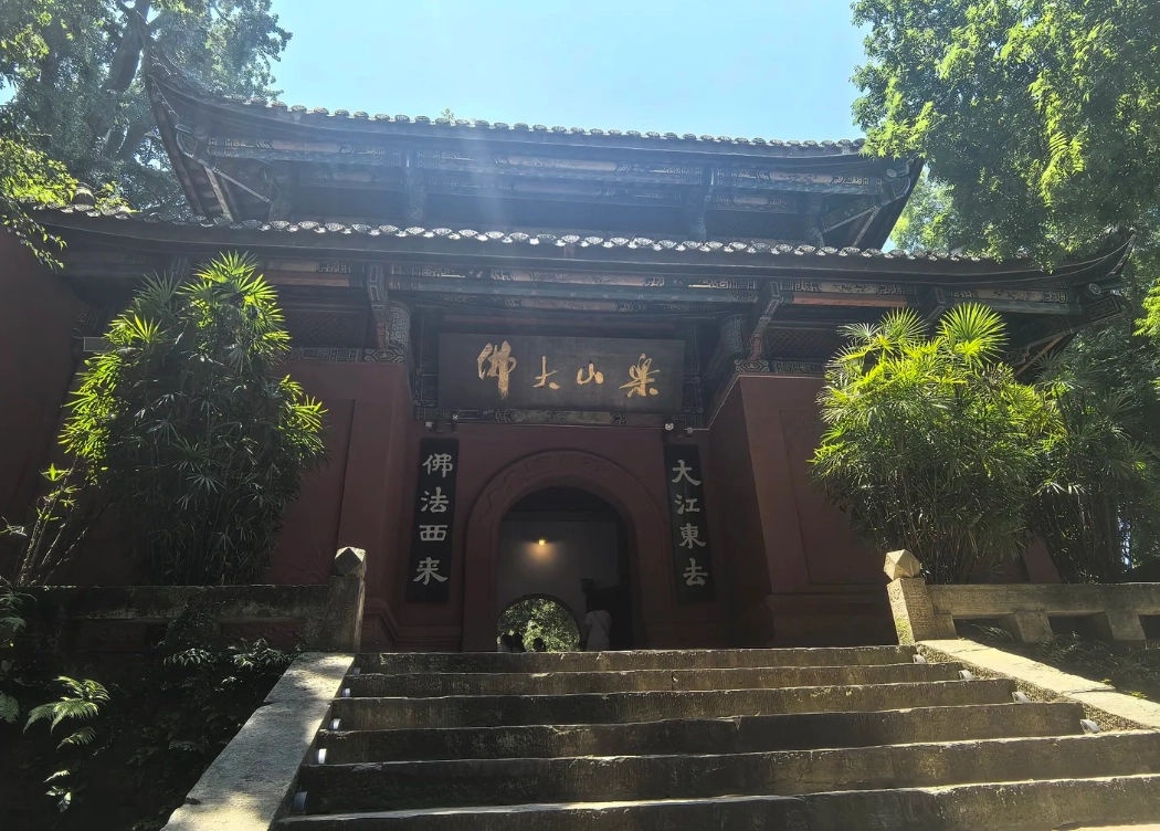 Leshan Giant Buddha day trip from Emei
