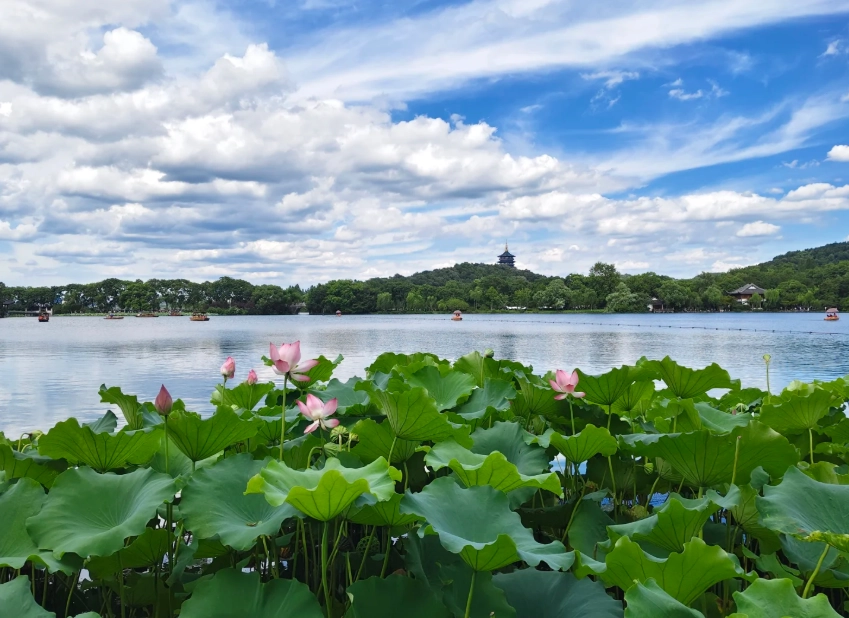 How to visit West Lake: Skip the Crowds & Save Money