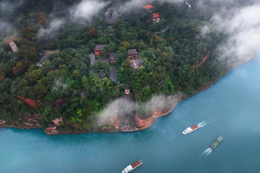 Chengdu to Leshan Day Trip: Avoid Crowds & See the Giant Buddha