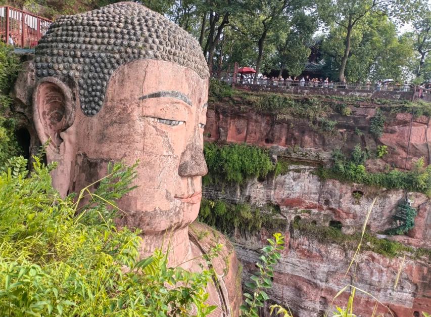 Chengdu to Leshan high-speed train Chengdu to Leshan high-speed train