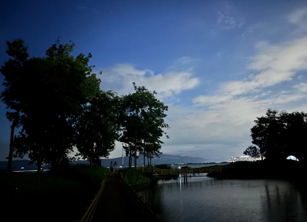 is dianchi lake polluted