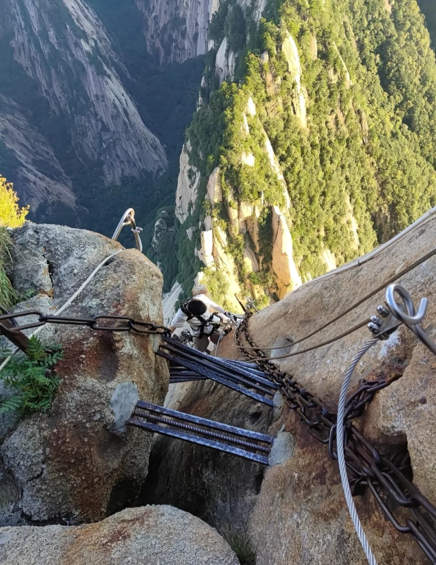 Huashan plank walk Huashan plank walk