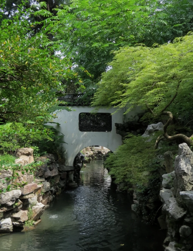 Yu Garden crowd hours