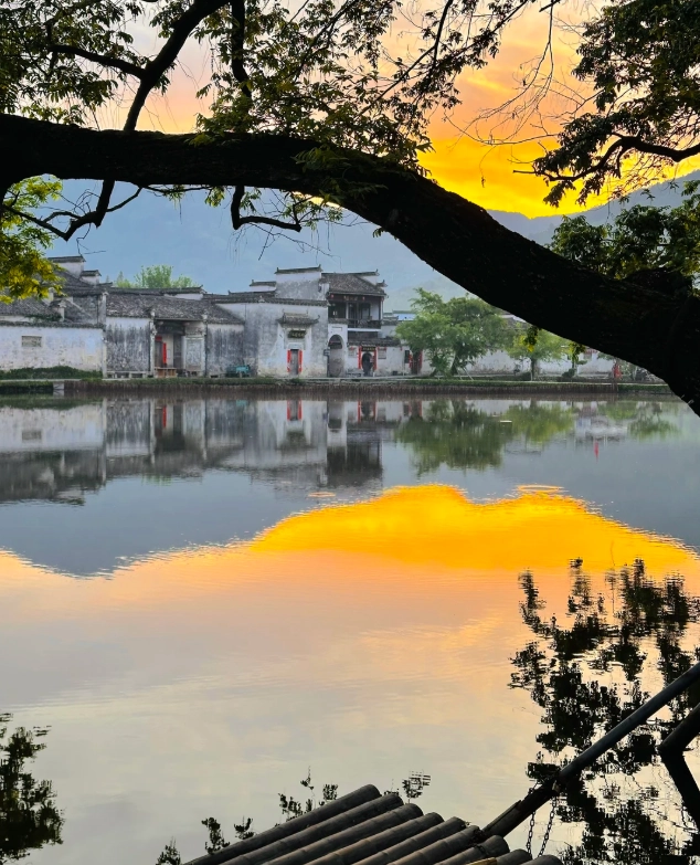 Best Time to Visit Hongcun Ancient Village: Avoid Crowds & Save Money