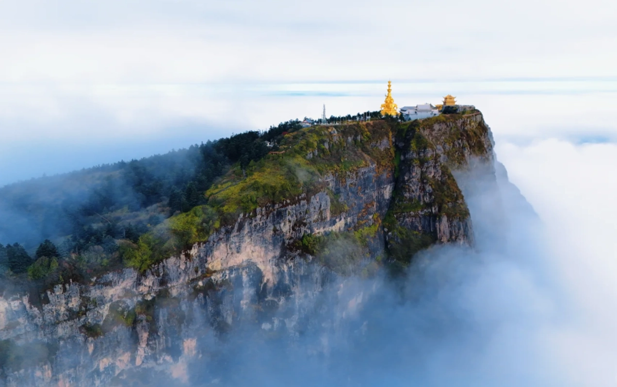 How to Visit Mount Emei: Avoid Crowds & Save Money
