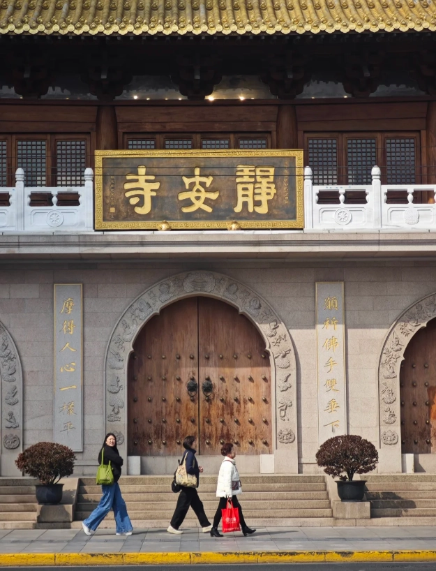 How to Visit Jing'an Temple: Insider Tips for Foreigners