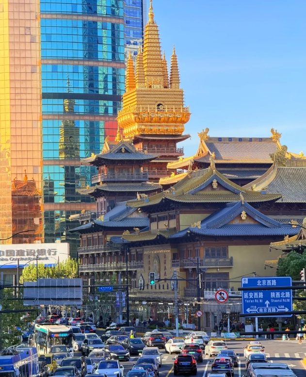 Best Time to Visit Jing'an Temple: Avoid Crowds & Catch Light