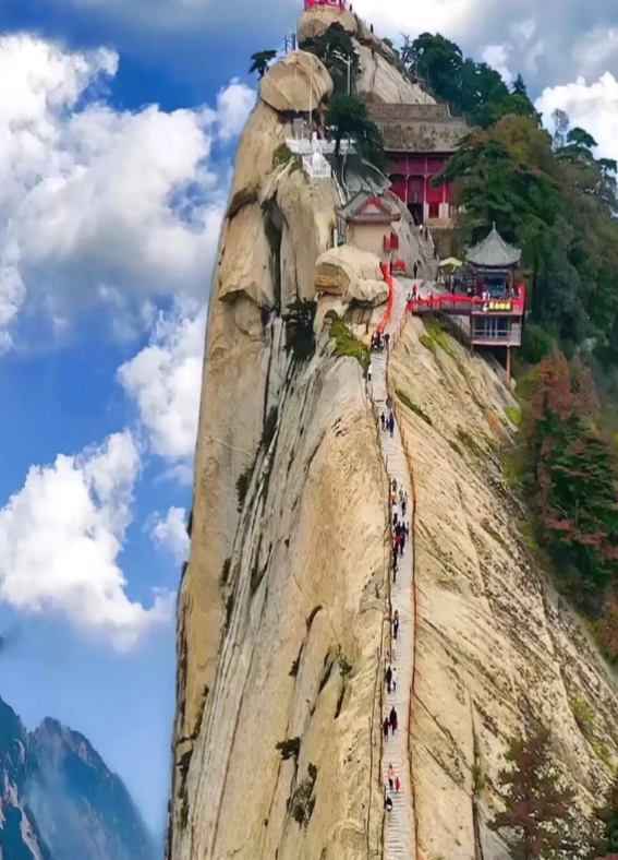 Huashan Shanmen entrance