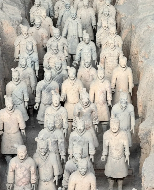 terracotta warriors crowds terracotta warriors crowds