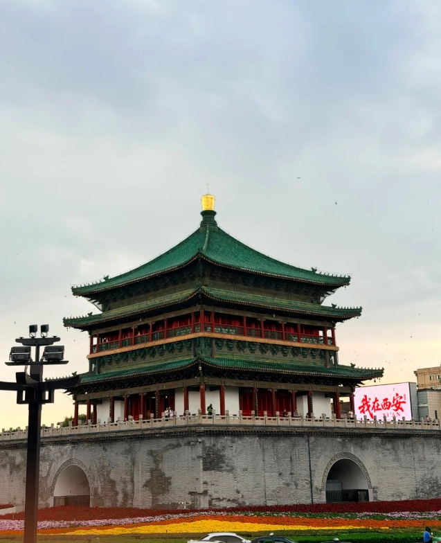 How to Visit Xi'an Bell Tower: Skip the Lines & Crowds