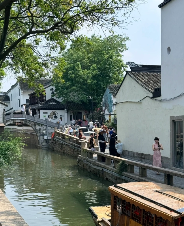 pingjiang road crowd pingjiang road crowd