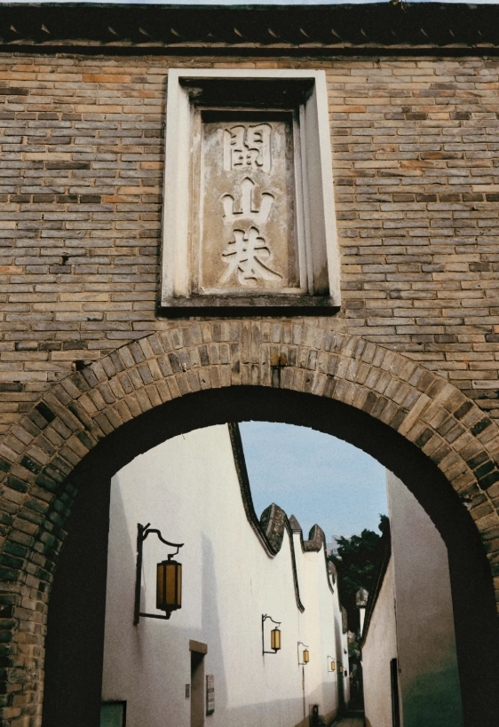 how to visit Three Lanes and Seven Alleys