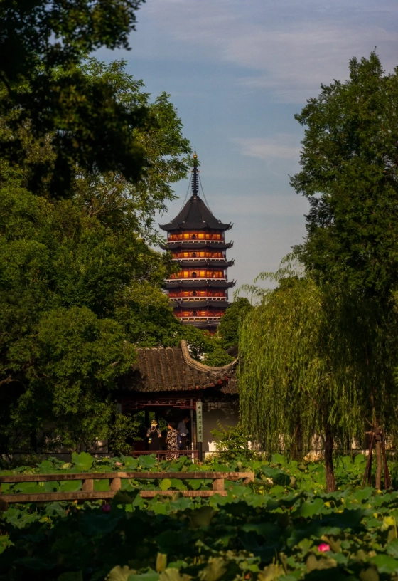Humble Administrator's Garden crowds
