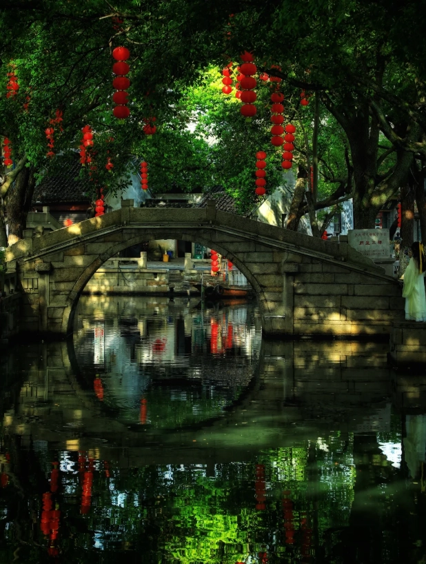 Best Time to Visit Tongli Water Town: Avoid Crowds & Save Money