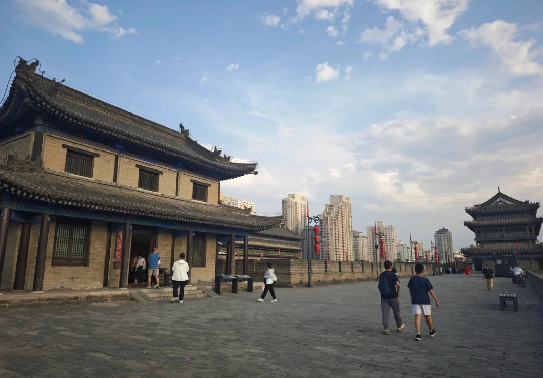 photographing Xi'an City Wall