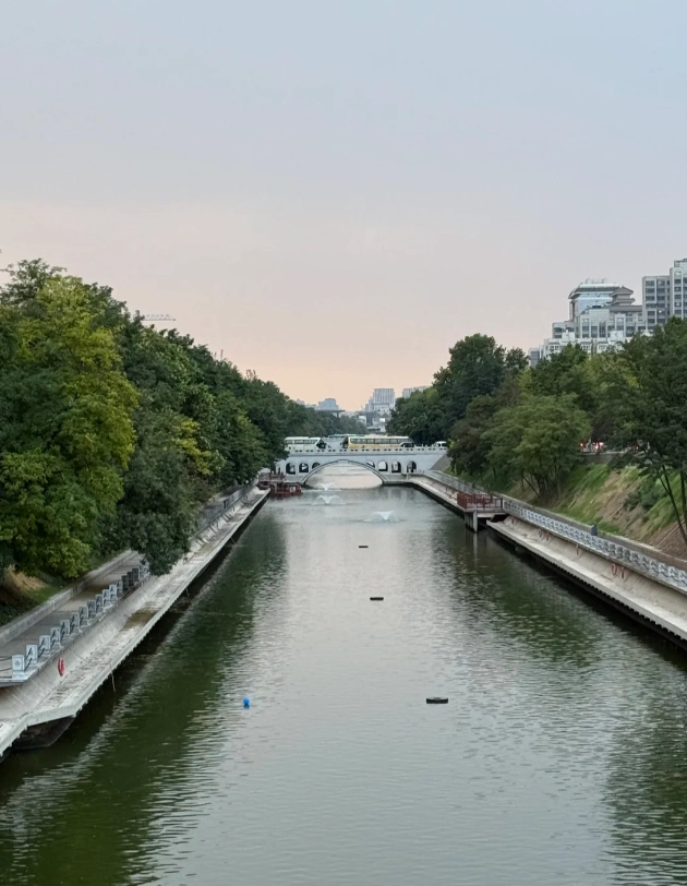 Xi'an City Wall walking vs cycling Xi'an City Wall walking vs cycling