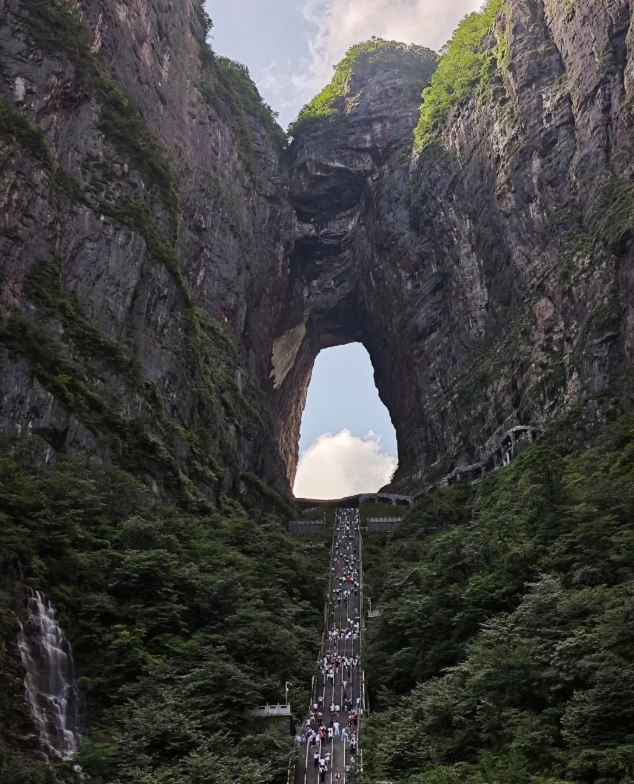 avoid crowds Tianmen Mountain avoid crowds Tianmen Mountain