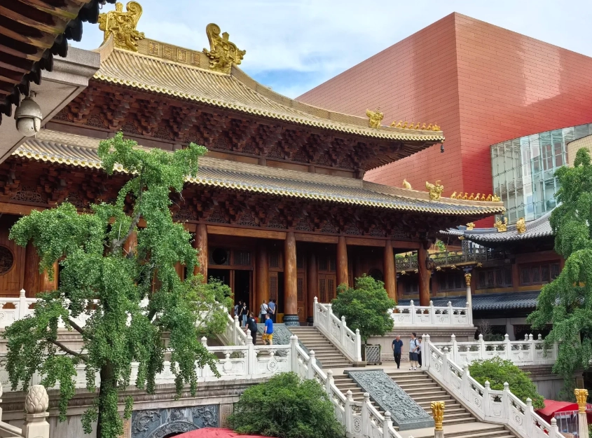 Jing'an Temple entry fee: How to avoid overpaying & long lines