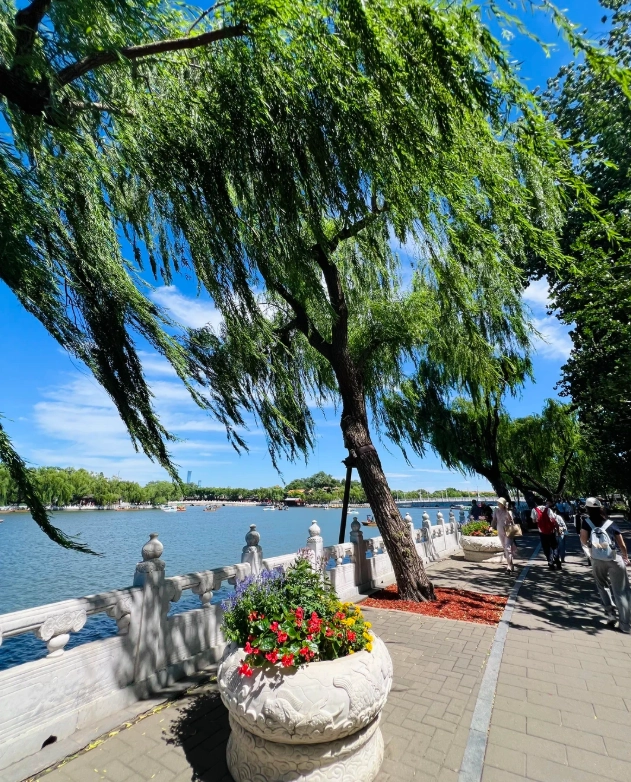 Beihai Park attractions