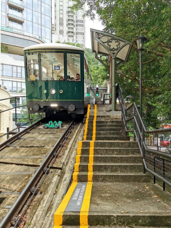 skip queue Peak Tram skip queue Peak Tram