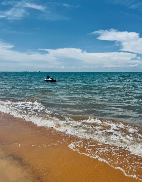 best time to visit Holiday Beach
