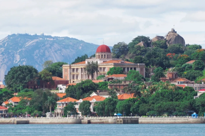 Gulangyu Island Day Trip: Skip the Crowds with a Local Guide