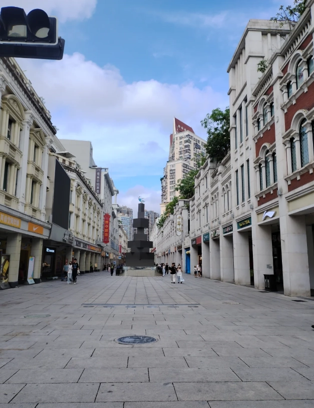 Zhongshan Road Pedestrian Street Guided Tour: What to Eat, Buy & Avoid
