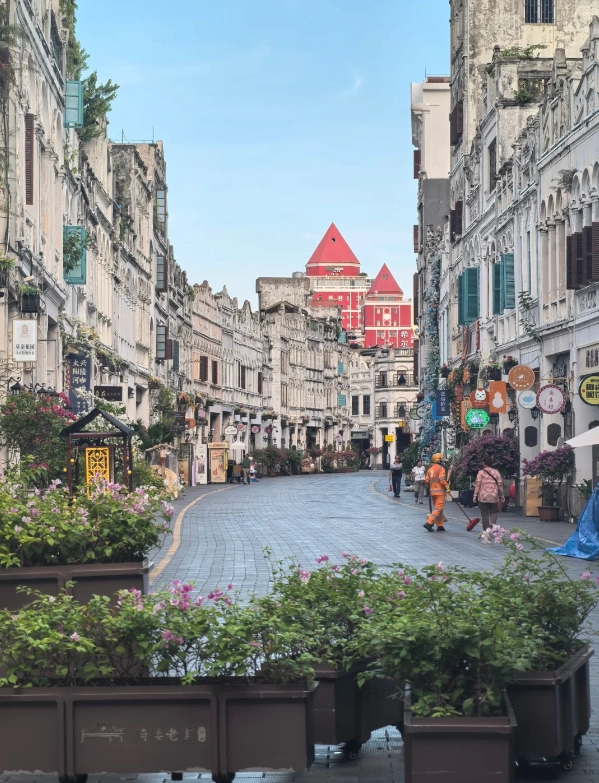 Haikou Qilou Old Street Opening Hours: Beat the Heat and Crowds