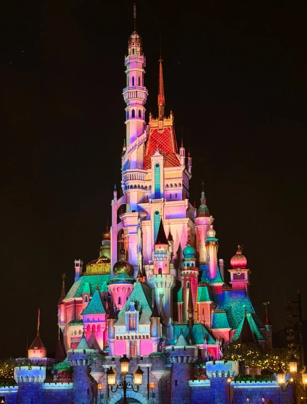 Hong Kong Disneyland Crowd Calendar: Best Days for Light Crowds