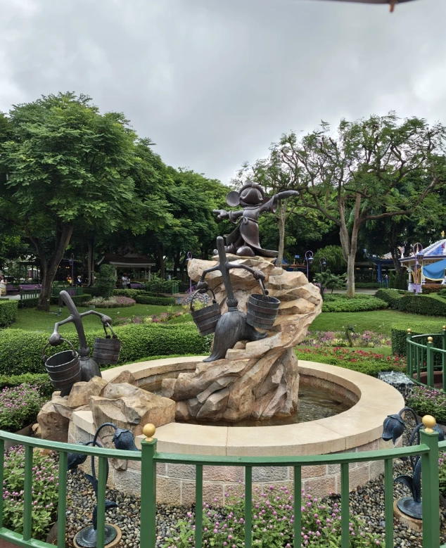 Hong Kong Disneyland visitor guide