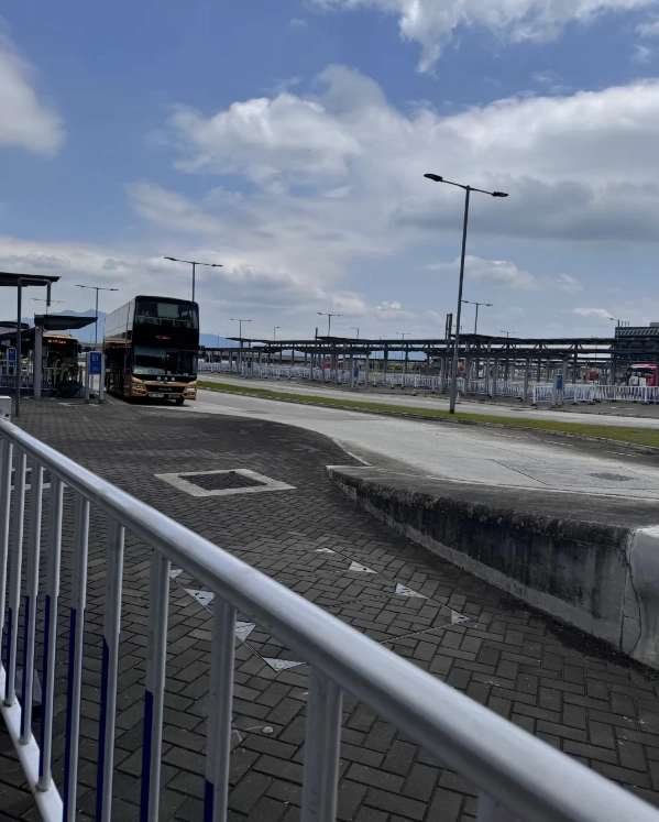 Hong Kong Zhuhai Macau Bridge shuttle bus Hong Kong Zhuhai Macau Bridge shuttle bus