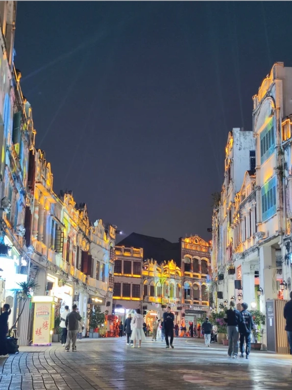 Haikou Nightlife: Best Bars, Food & Night Markets After Dark