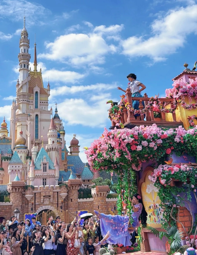 Disneyland Hong Kong attractions Disneyland Hong Kong attractions