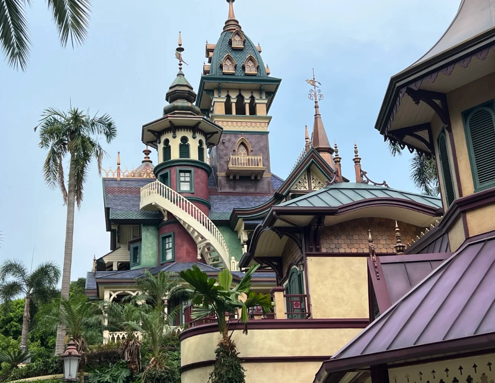 Hong Kong Disneyland crowds Hong Kong Disneyland crowds