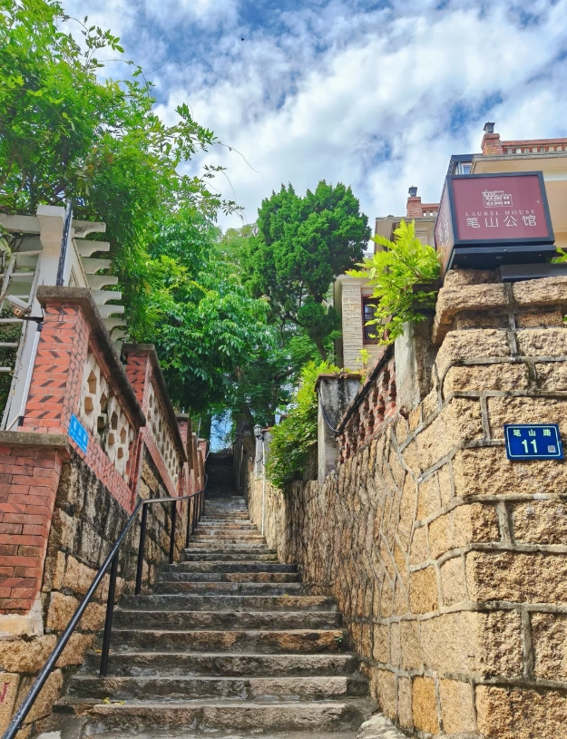 Gulangyu Island seasonal crowds