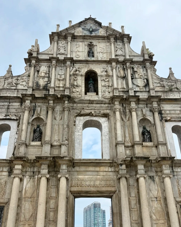 Best Time to Visit Ruins of St. Paul's: Beat the Crowds & Heat