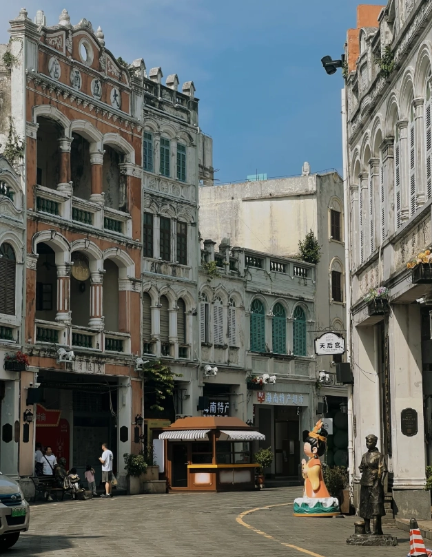 Best Time to Visit Haikou Qilou Old Street: Avoid Crowds & Heat