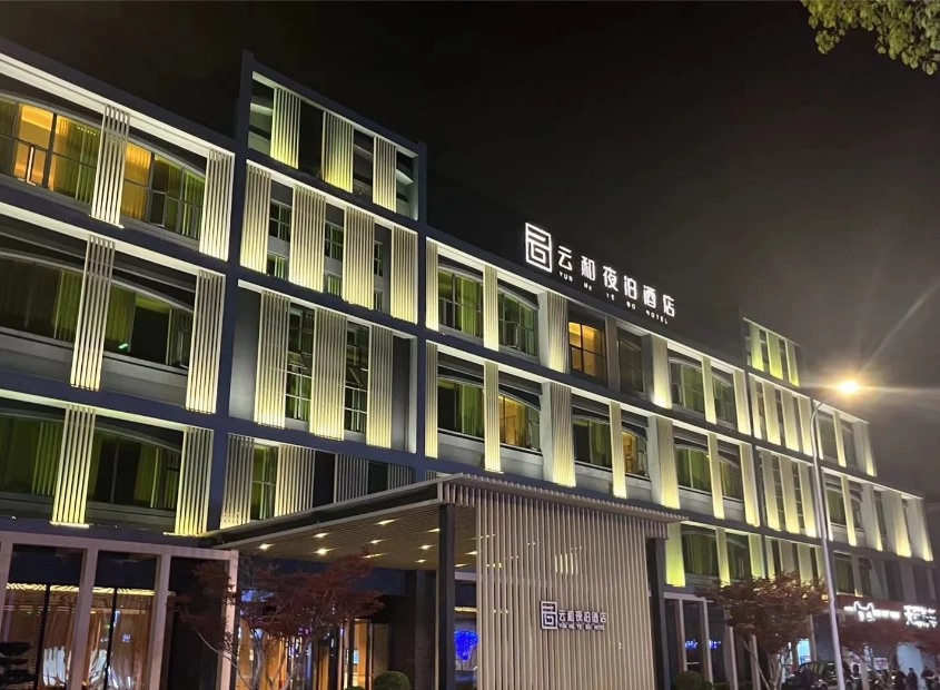 Where to Stay Near Hainan Tropical Wildlife Park: Best Hotels & Tips
